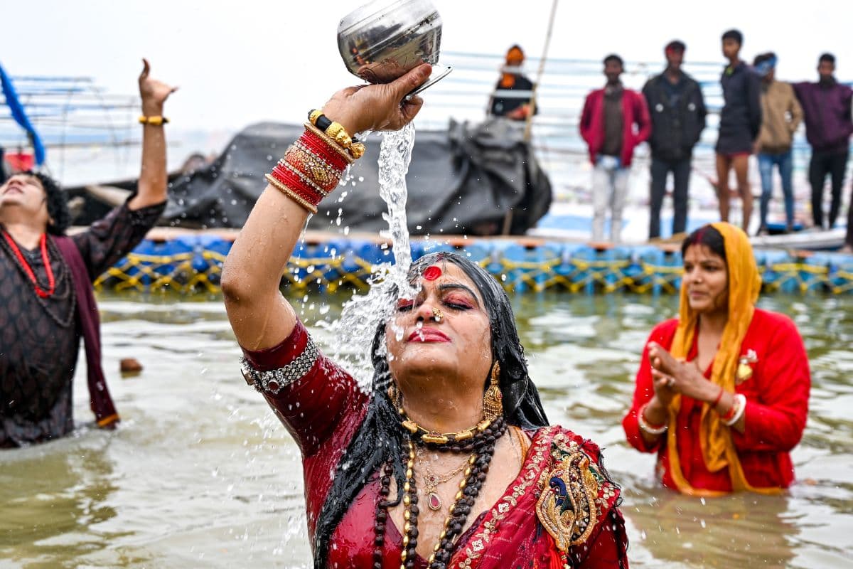 संगम तट पर गूंज रहा सनातन का मंत्र, मोनालिसा के बाद बासमाती-अफसाना की धूम