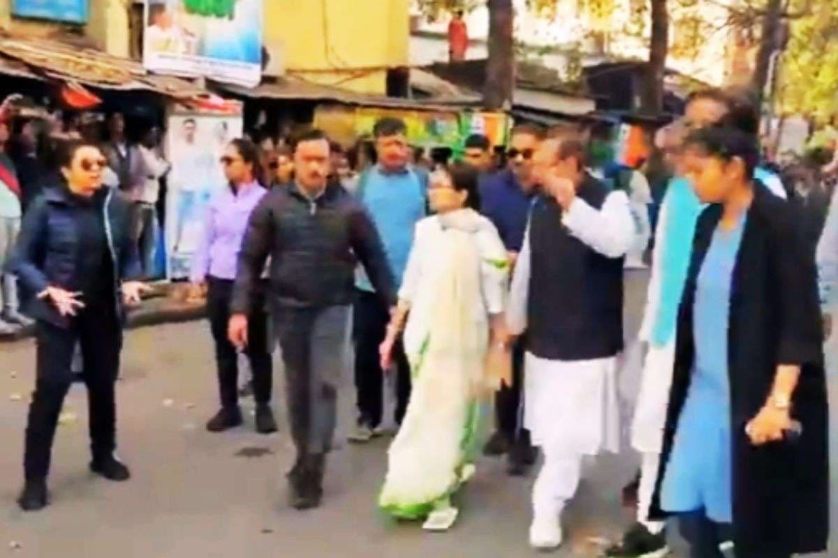 I-PAC पर ईडी के छापे के विरोध में सड़क पर उतरीं ममता बनर्जी