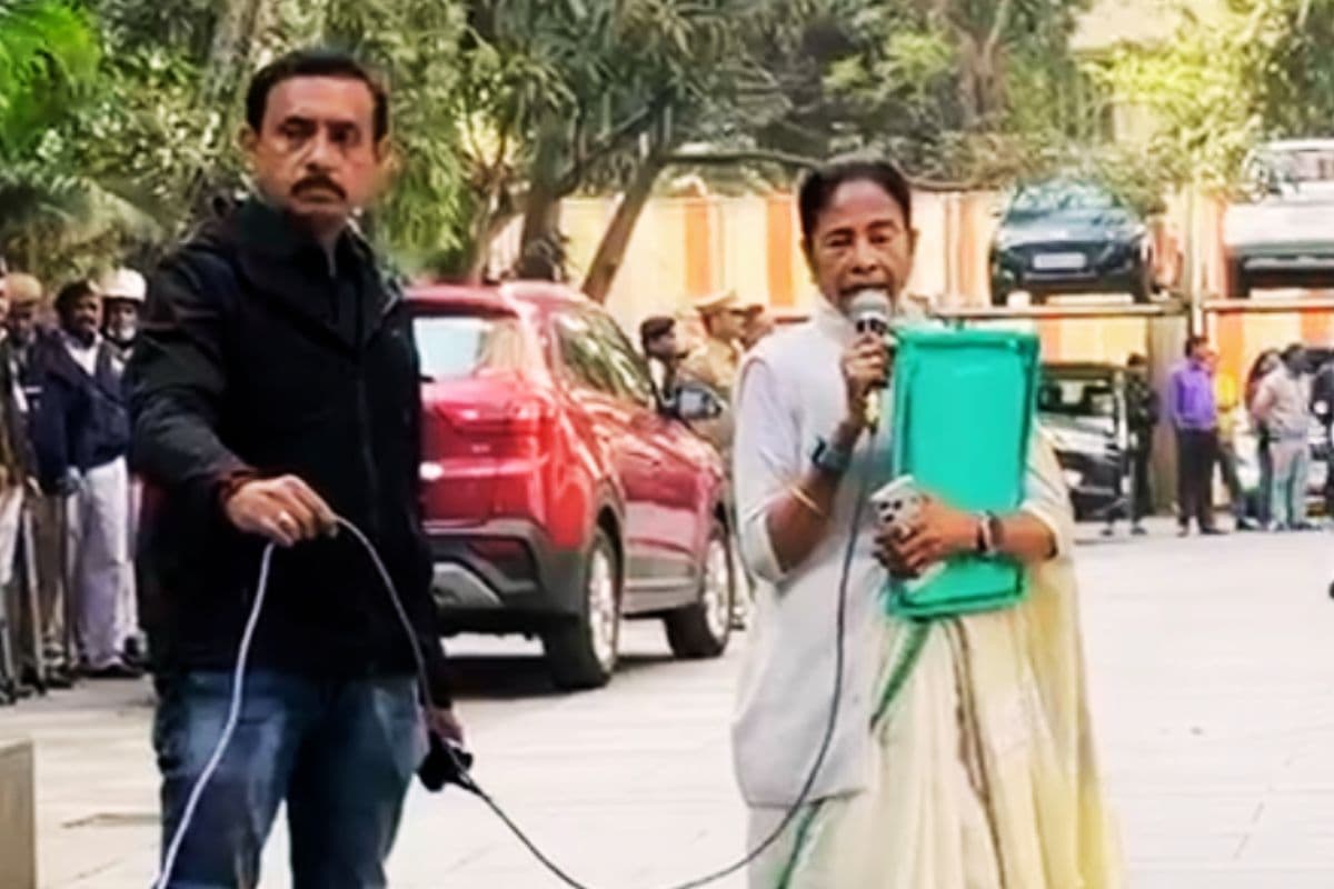 I-PAC पर ED Raid से बौखलायीं ममता बनर्जी, कहा- मिस्टर प्राइम-मिनिस्टर, प्लीज कंट्रोल योर होम मिनिस्टर