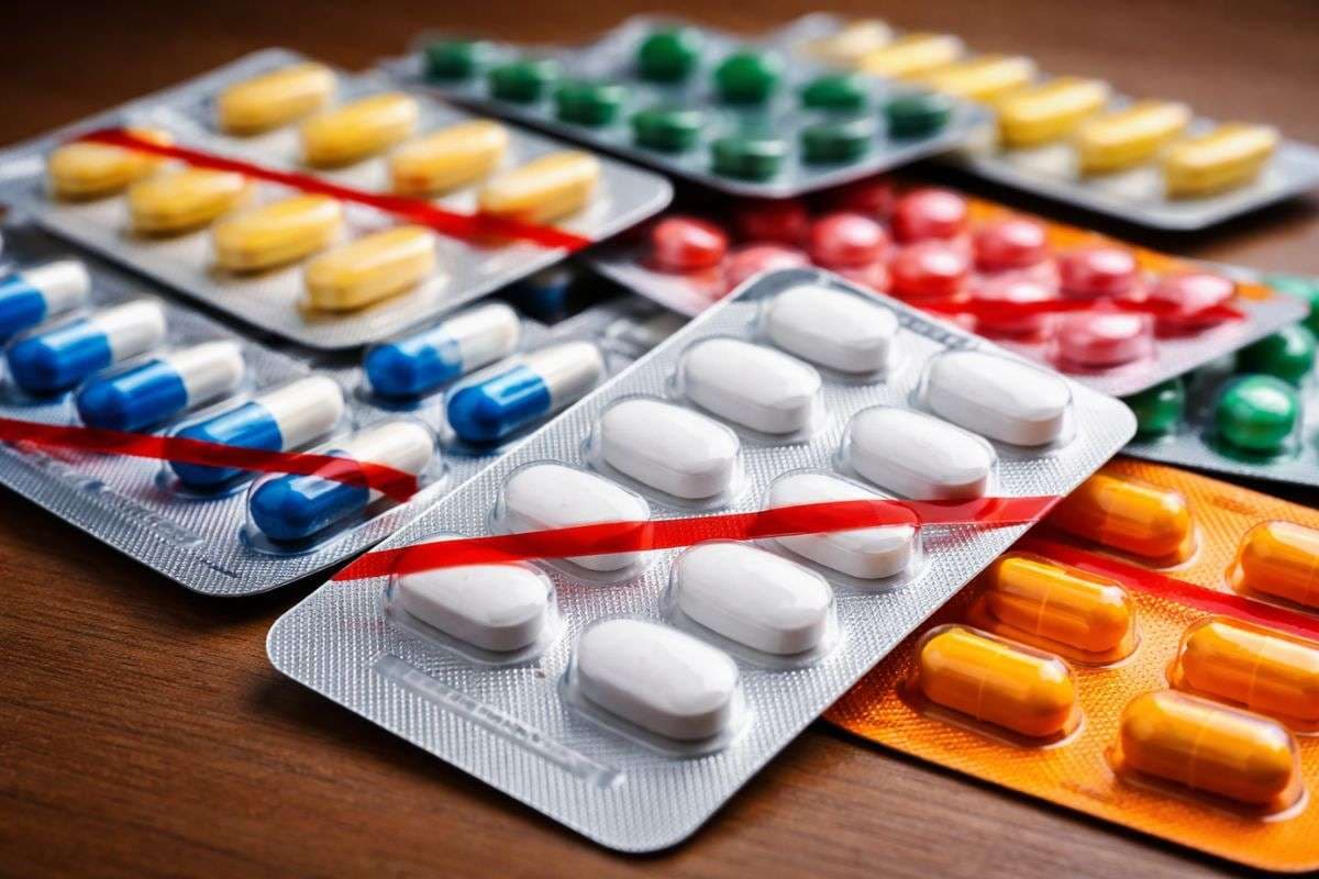 आधा भारत नहीं जानता दवाओं के स्ट्रिप पर बनी लाल रेखा का मतलब क्या है? जान जाएगा तो कभी न करेगा बड़ी भूल