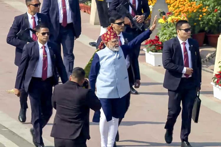 Watch Video : काफी दूर पैदल चले पीएम मोदी, कर्तव्य पथ का वीडियो आया सामने