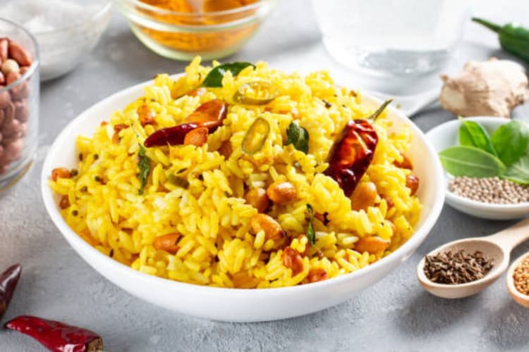 Peanut Rice Recipe: बचे हुए चावल से बनाएं टेस्टी पीनट राइस, नोट कर लें सिंपल रेसिपी