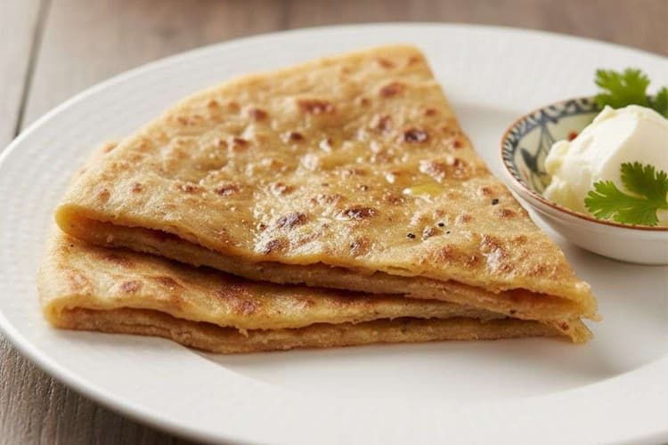 Plain Paratha Recipe: लाइट ब्रेकफास्ट के लिए बेस्ट है प्लेन पराठा, इस रेसिपी से मिनटों में होगा तैयार