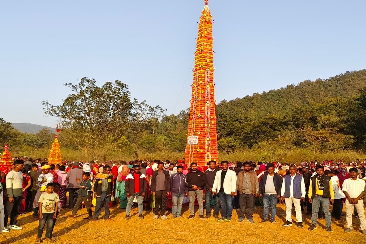 झारखंड के कुचाई के टुसू मेले में 35 फीट के चौड़ल का जलवा, महिलाओं के डांस ने जमाया रंग