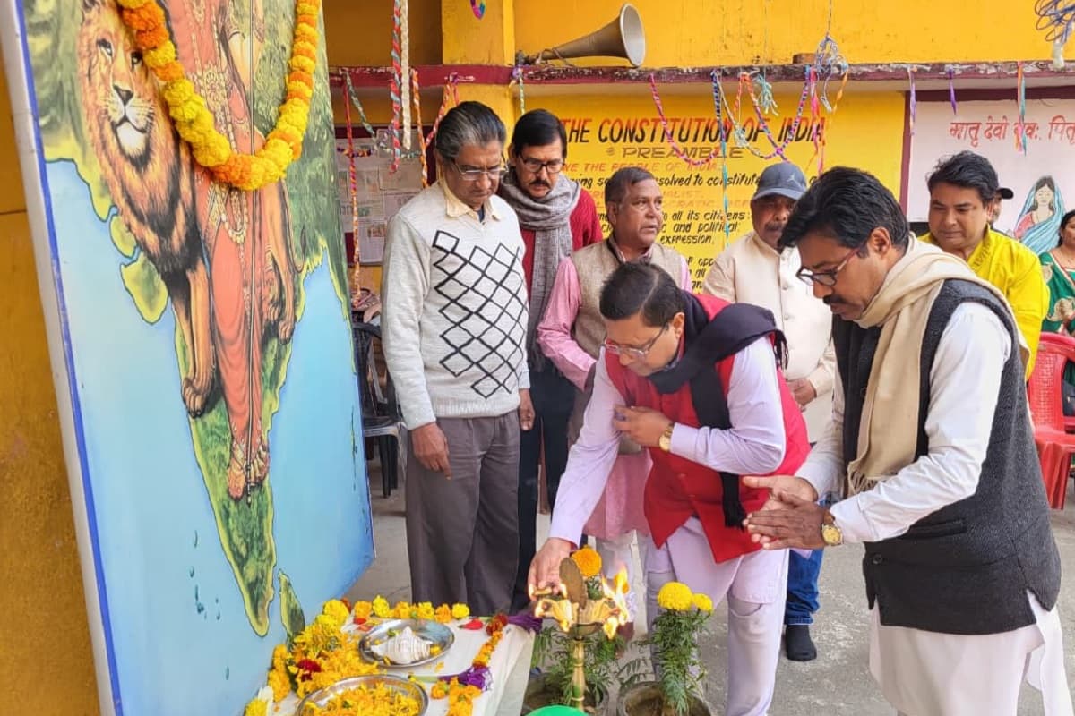 झारखंड के सरायकेला में सरस्वती शिशु मंदिर हाई स्कूल में रिपब्लिक डे प्रोग्राम, भारत माता का पूजन