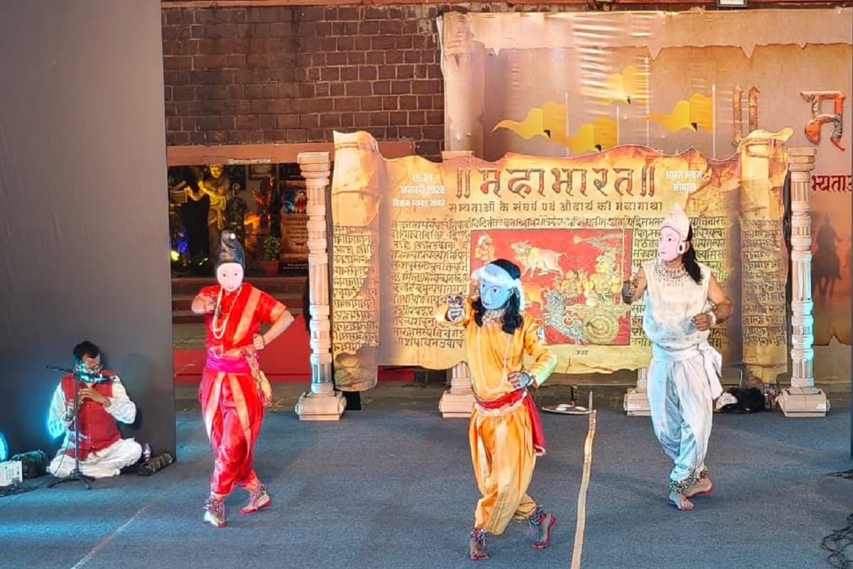 Sarailkela Chhau Dance: भोपाल में छऊ नृत्य ने मचाया धमाल, डांसरों की शानदार प्रस्तुति