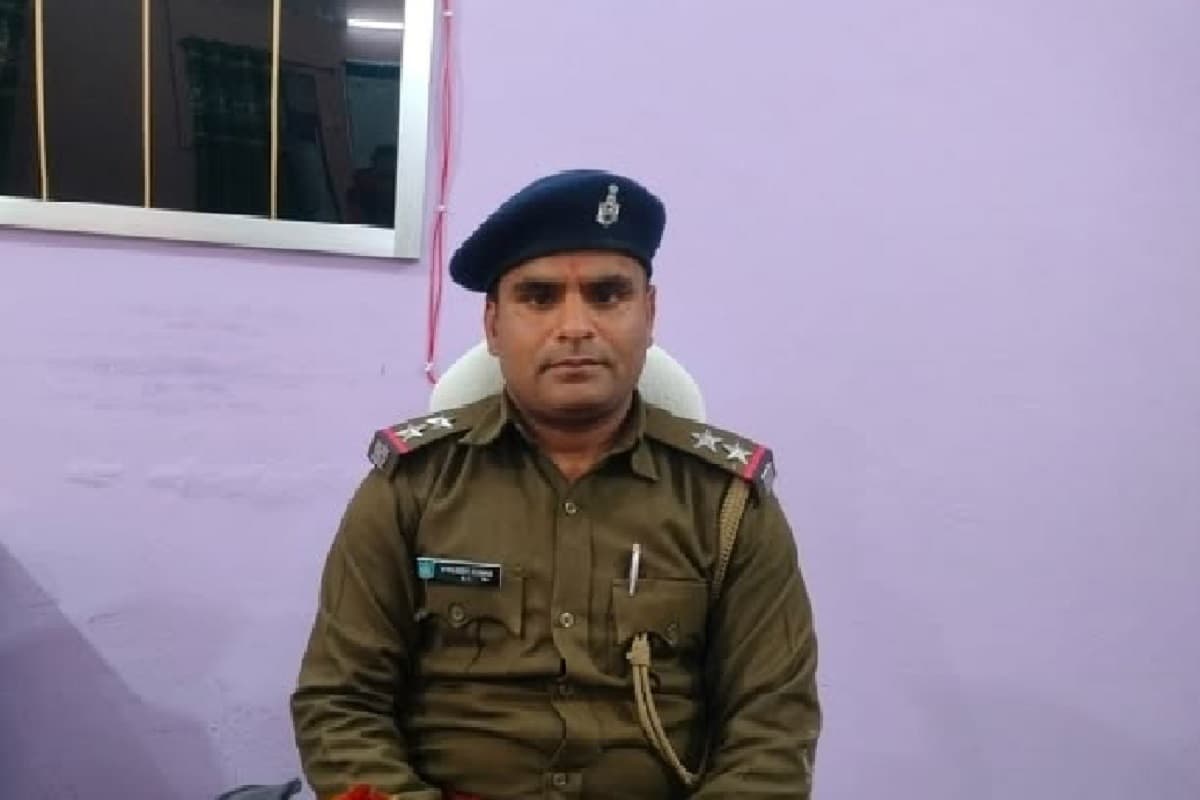 Gumla News: ज्वाइन करते ही रुपया हसोतने लगे बड़ा बाबू, पकड़े गए रंगेहाथ