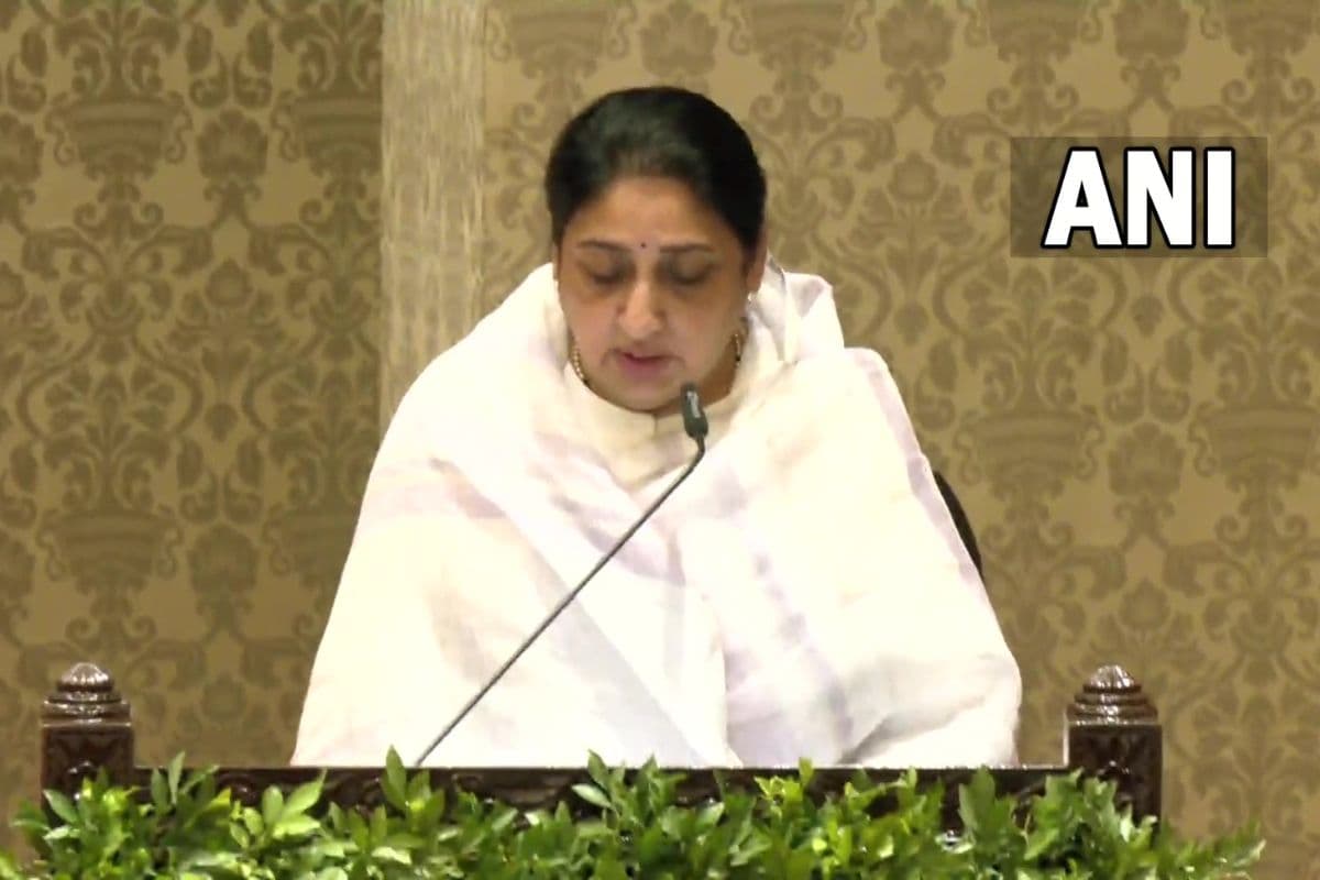 सुनेत्रा पवार बनीं महाराष्ट्र की पहली महिला डिप्टी सीएम, पीएम मोदी ने दी शुभकामनाएं