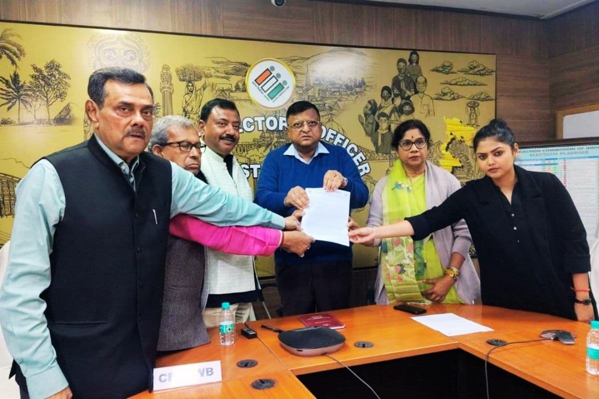 एसआईआर सुनवाई के बीच मुख्य निर्वाचन अधिकारी से मिला टीएमसी का 5 सदस्यीय प्रतिनिधिमंडल