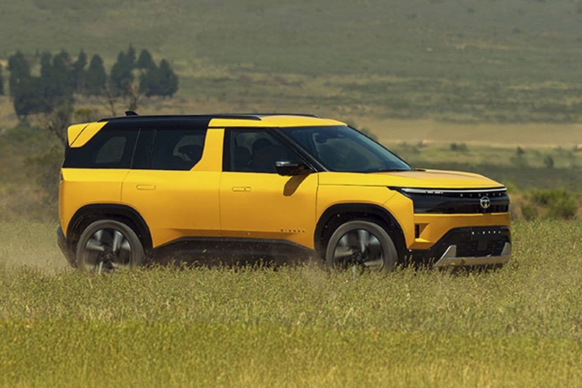 Tata Sierra लेने का बना रहे हैं प्लान? बेस वेरिएंट में मिलने वाले फीचर्स जरूर जान लें