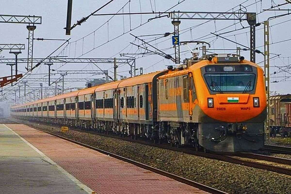 आरा वालों के लिए खुशखबरी, बिहार से होकर दौड़ेंगी 5 अमृत भारत ट्रेनें, CCTV और मॉडर्न टॉयलेट से होगी लैस
