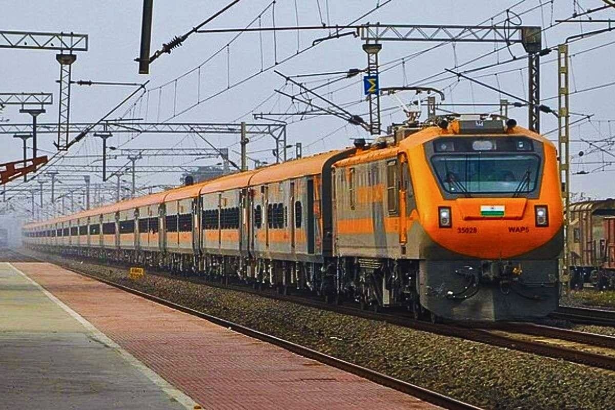 आरा वालों के लिए खुशखबरी, बिहार से होकर दौड़ेंगी 5 अमृत भारत ट्रेनें, CCTV और मॉडर्न टॉयलेट से होगी लैस