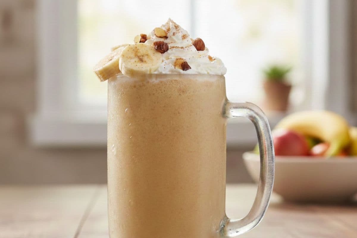 Banana Dates Milkshake: घर आए दोस्तों के लिए झटपट बनाएं टेस्टी बनाना डेट्स मिल्कशेक, ऐसे करें आसानी से तैयार