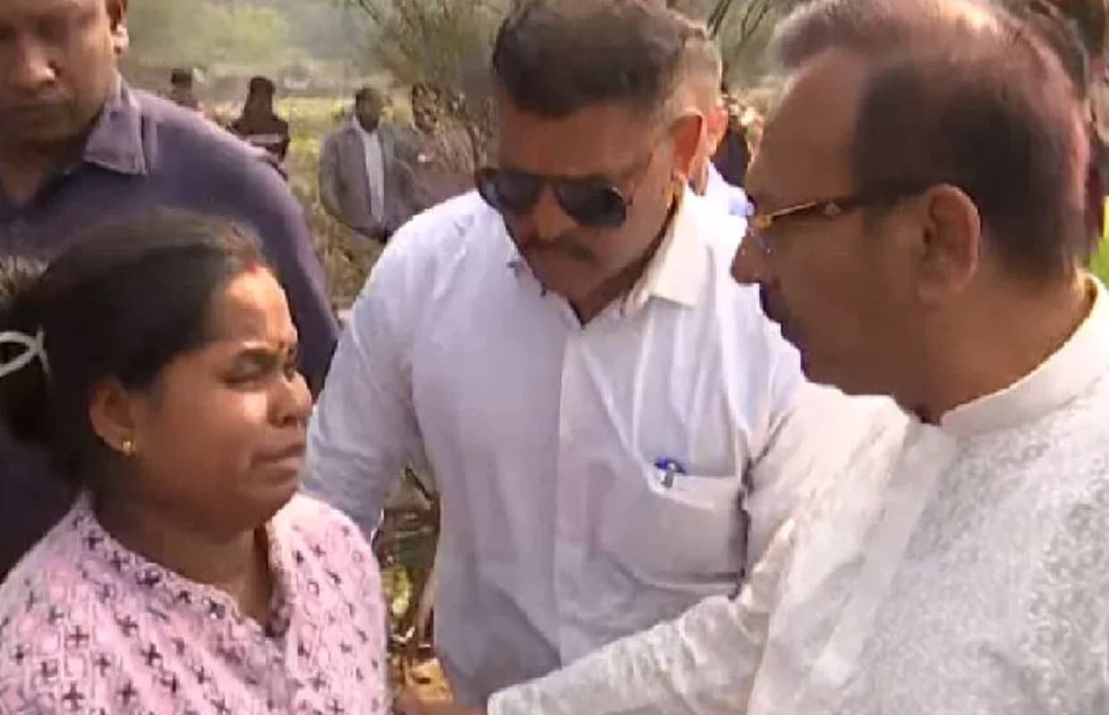 Anandapur Fire: 10 घंटे बाद मोमो फैक्ट्री पहुंचे ऊर्जा मंत्री अरूप बिश्वास, 12 घंटे बाद भी नहीं आये अग्निशमन मंत्री सुजीत बसु