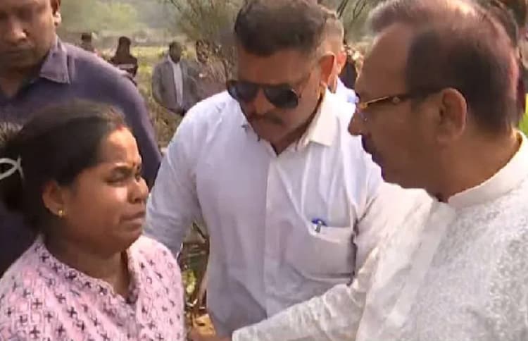 Anandapur Fire: 10 घंटे बाद मोमो फैक्ट्री पहुंचे ऊर्जा मंत्री अरूप बिश्वास, 12 घंटे बाद भी नहीं आये अग्निशमन मंत्री सुजीत बसु