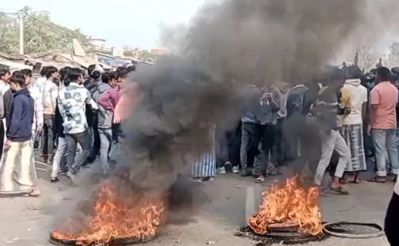 बंगाल के मजदूर की झारखंड में मौत, मुर्शिदाबाद में गुस्साये लोगों ने रेलवे ट्रैक और हाई-वे को किया जाम