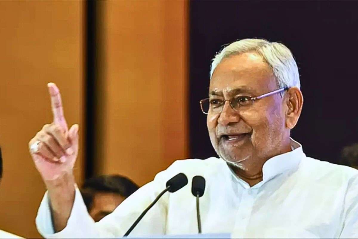 Bihar News: आपका भी सरकारी काम अटका है? अब सीधे अफसर से करें शिकायत, नीतीश ने तय किए हफ्ते में 2 दिन