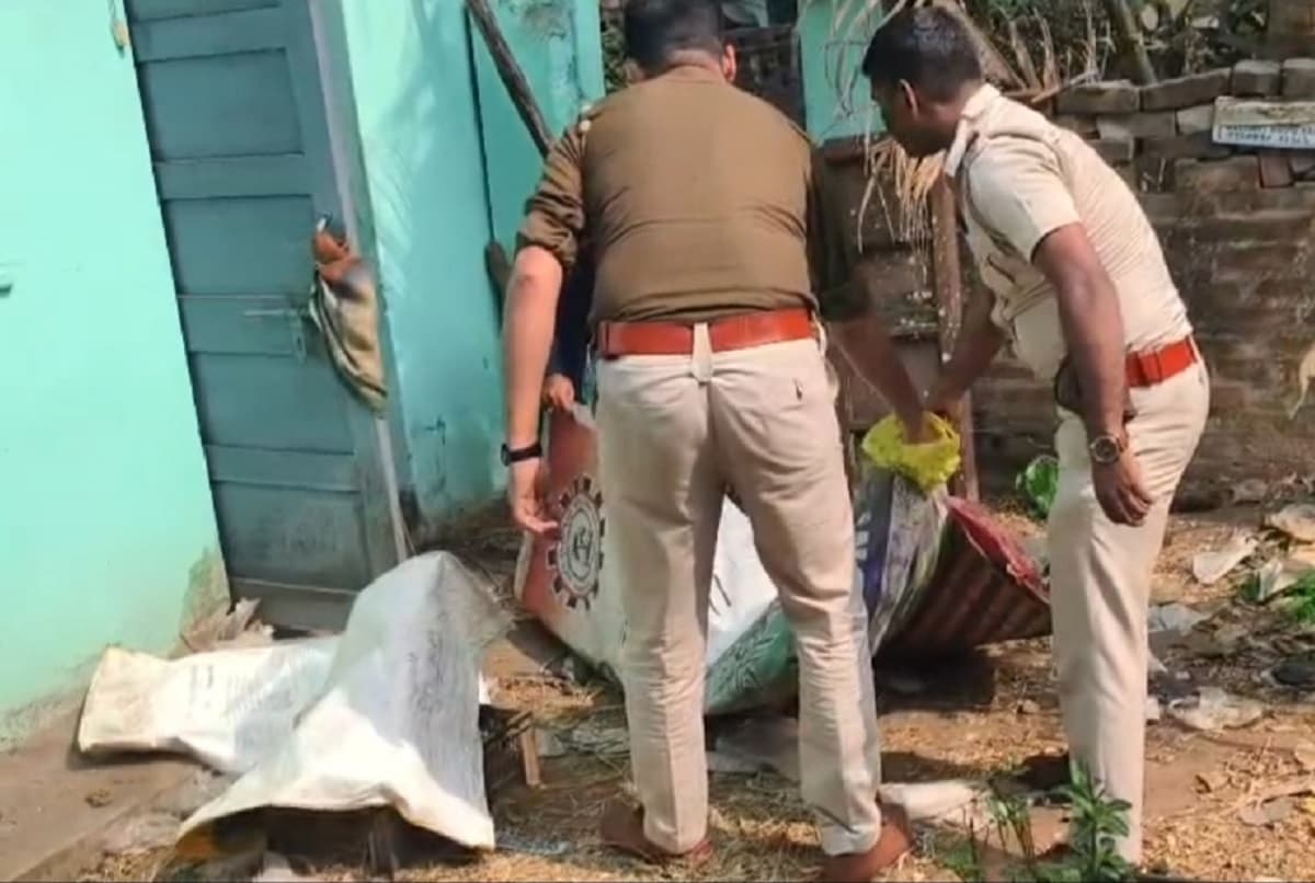 दुर्गापुर में एक घर से महिला का सड़ा-गला शव बरामद, हत्या के आरोप में पति गिरफ्तार
