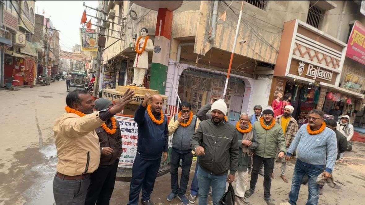 नागेन्द्र सिंह त्यागी ने प्रभु नारायण प्रतिमा स्थल की साफ-सफाई