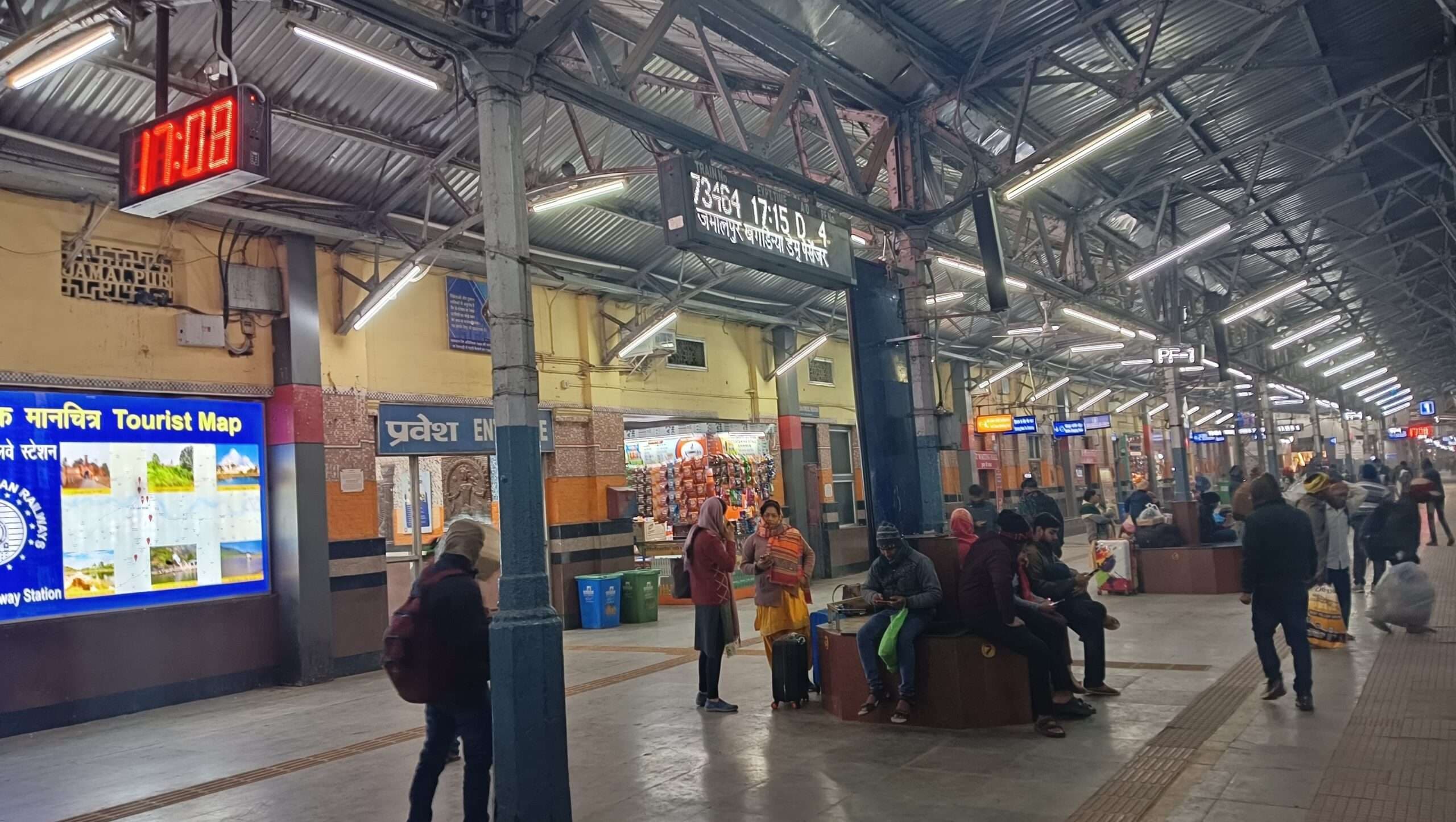 10 घंटे बिलंब से चली दिल्ली-कामाख्या ब्रह्मपुत्र मेल