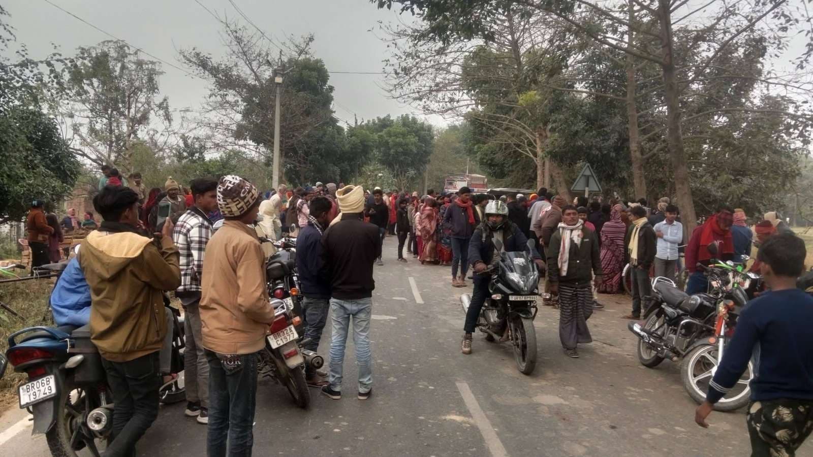 Madhubani News : मेघवन में डीकेबीएम एसएच-75 पर ट्रक व बाइक की टक्कर में युवक की मौत