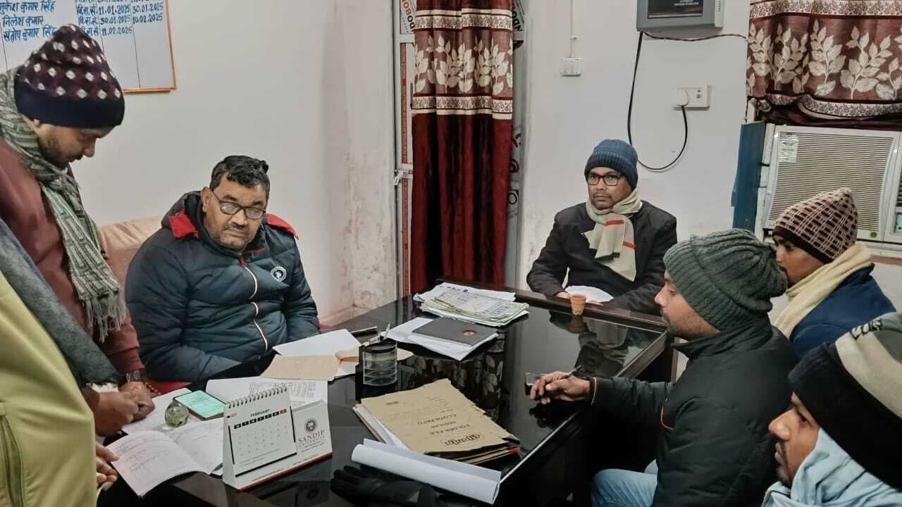 Madhubani News : सुपरवाइजर मतदाता सूची से अतार्किक त्रुटियों को हटाएं