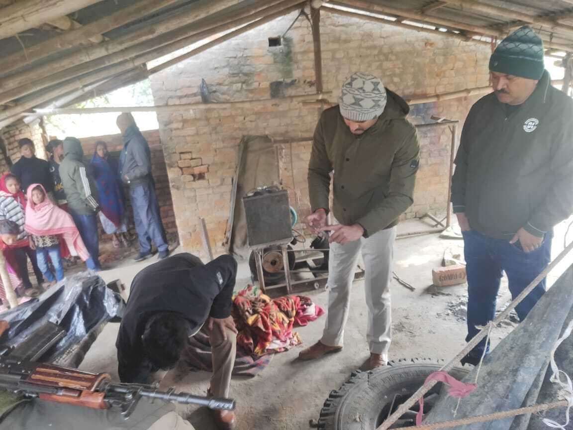 गैराज में गला रेतकर 65 वर्षीय वृद्ध की निर्मम हत्या, नाइट गार्ड का करते थे काम