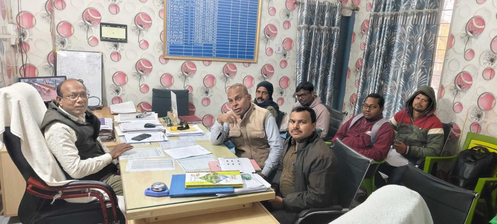 मंडरो में पीएम आवास योजना की समीक्षा, अनियमित भुगतान का खुलासा