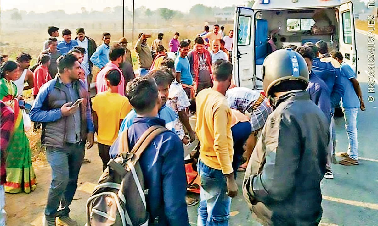 East Singhbhum News : बैंक से पैदल घर जा रहे दंपती को कार ने कुचला, पत्नी की मौत, पति गंभीर