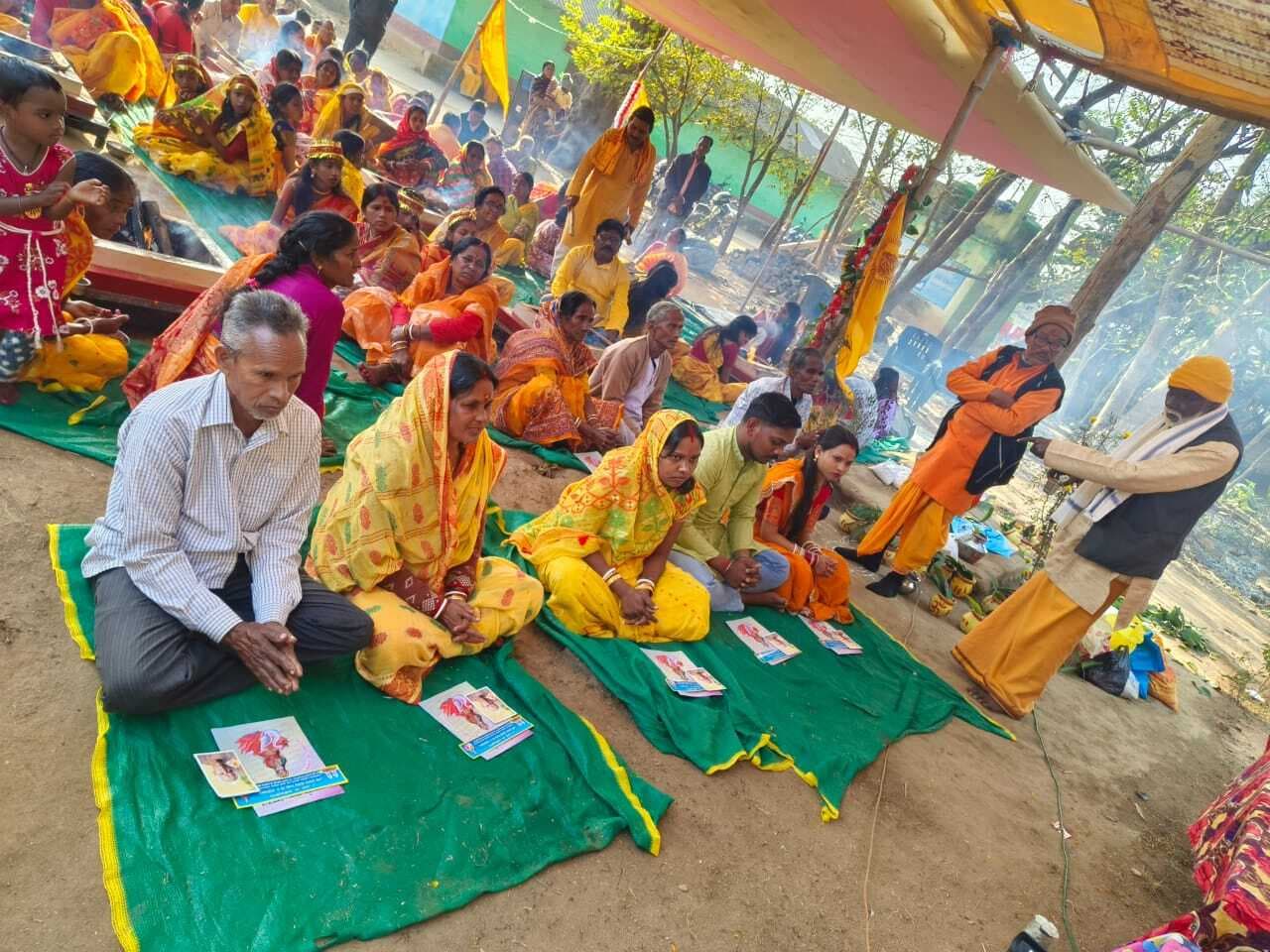 East Singhbhum News : 108 महिलाओं ने कलश में जल लाकर मां गायत्री को महास्नान कराया