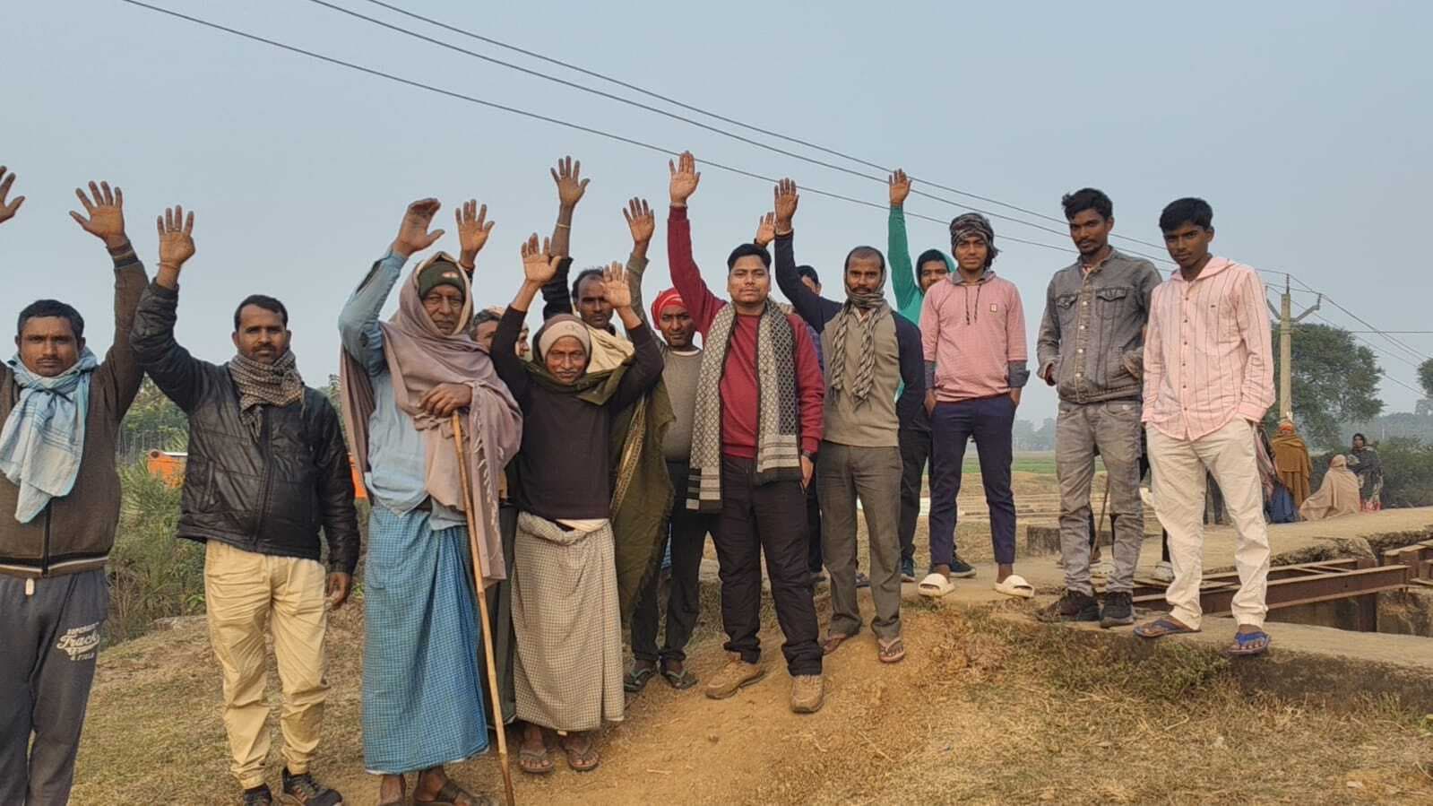 Bhagalpur news पुनर्वास को ले भाकपा माले ने प्रखंड मुख्यालय घेरा