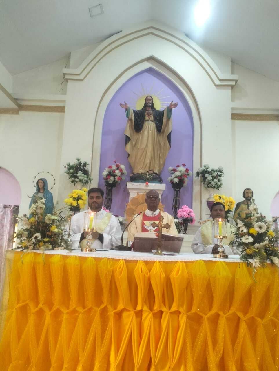 नववर्ष पर गिरजाघरों में विशेष अनुष्ठान