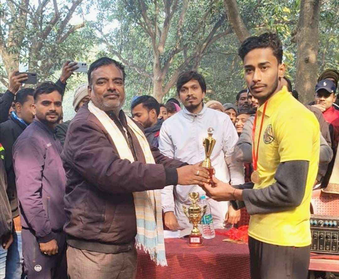 hajipur news. 1600 मीटर में भूषण व 800 मीटर में सुशांत बने विजेता