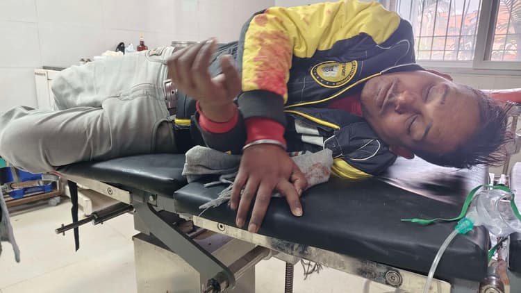 सड़क हादसे में अज्ञात समेत दो लोग जख्मी