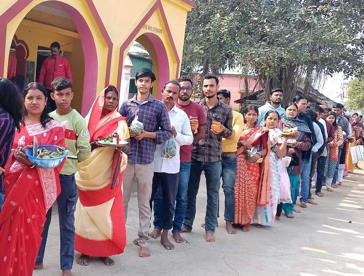 नाला : लोगों ने देवलेश्वर मंदिर में पूजा कर नववर्ष के पहले दिन का किया आगाज