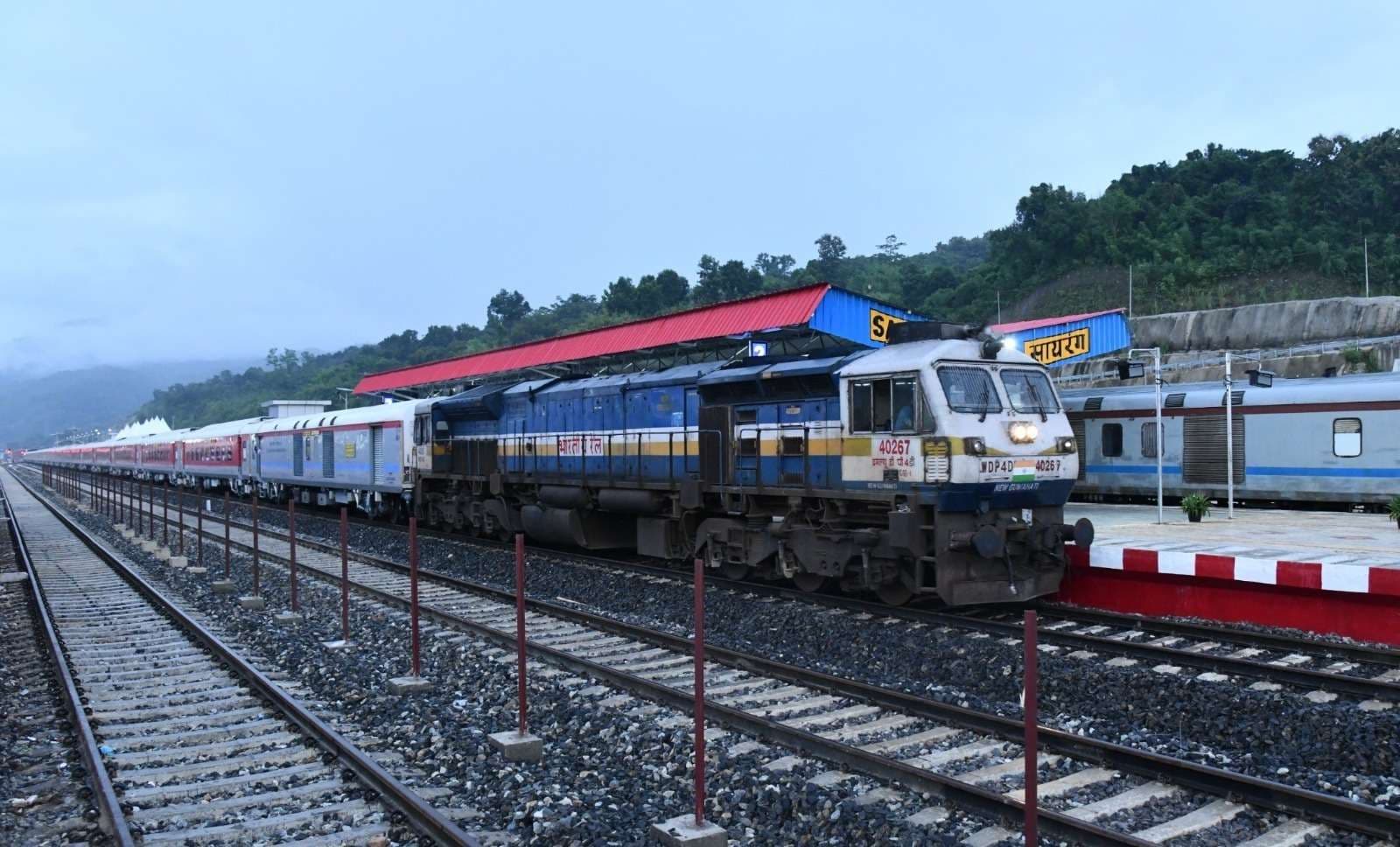 बेहतर कनेक्टिविटी व यात्री की सुविधाओं को लेकर ट्रेनों की नई समय सारणी जारी