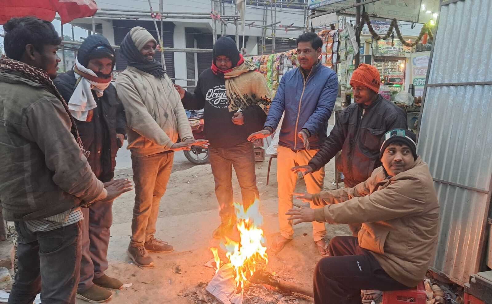 Samstipur : शीतलहर ने बढ़ाई गलन, सर्द हवाओं के बीच बेबस दिखी धूप