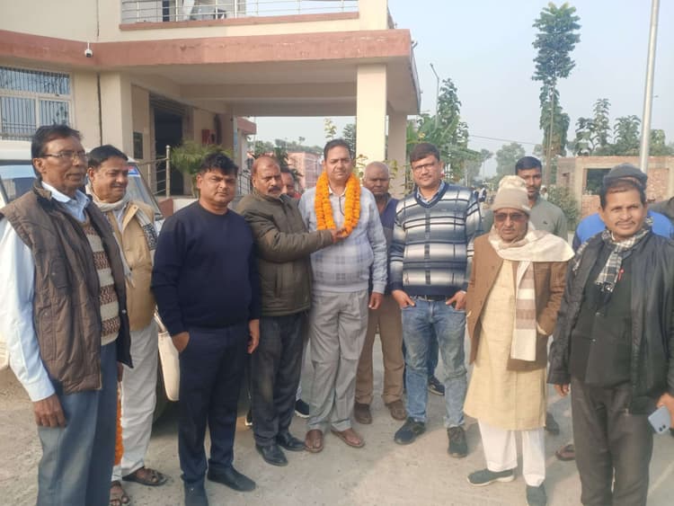 एसआई के सेवानिवृत्त पर दी गयी विदाई