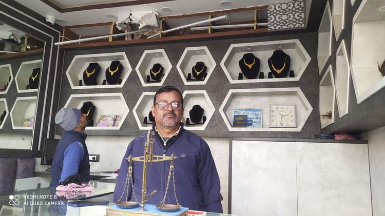 ज्वेलरी दुकान से हजारों की चोरी