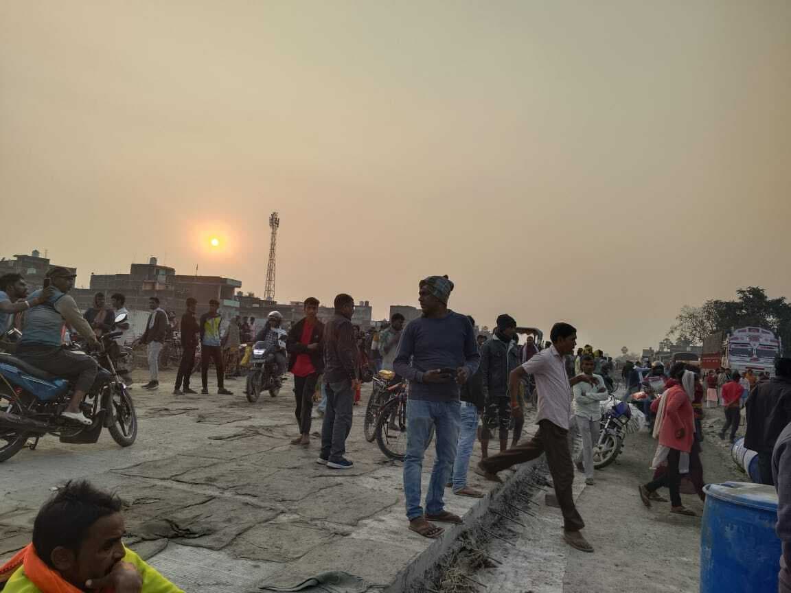 ट्रक के धक्के से बाइक सवार युवक की मौत, दूसरा जख्मी