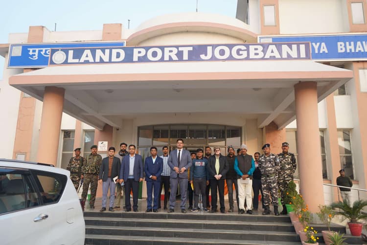 आयात निर्यात व्यवस्था को और अधिक सुगम बनाएं : डीएम