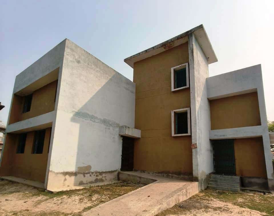 माताडीह एचडब्ल्यूसी : 75 लाख खर्च के बाद भी भवन में न खिड़की, न ही वायरिंग