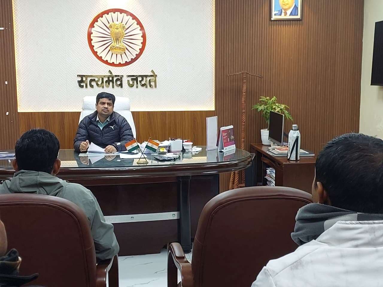 नगर निकाय के कार्यों का डीएम ने लिया लेखा-जोखा, स्वच्छता, कचरा प्रबंधन, शहरी विकास सहित अन्य विकासात्मक कार्यों पर किया मार्गदर्शन