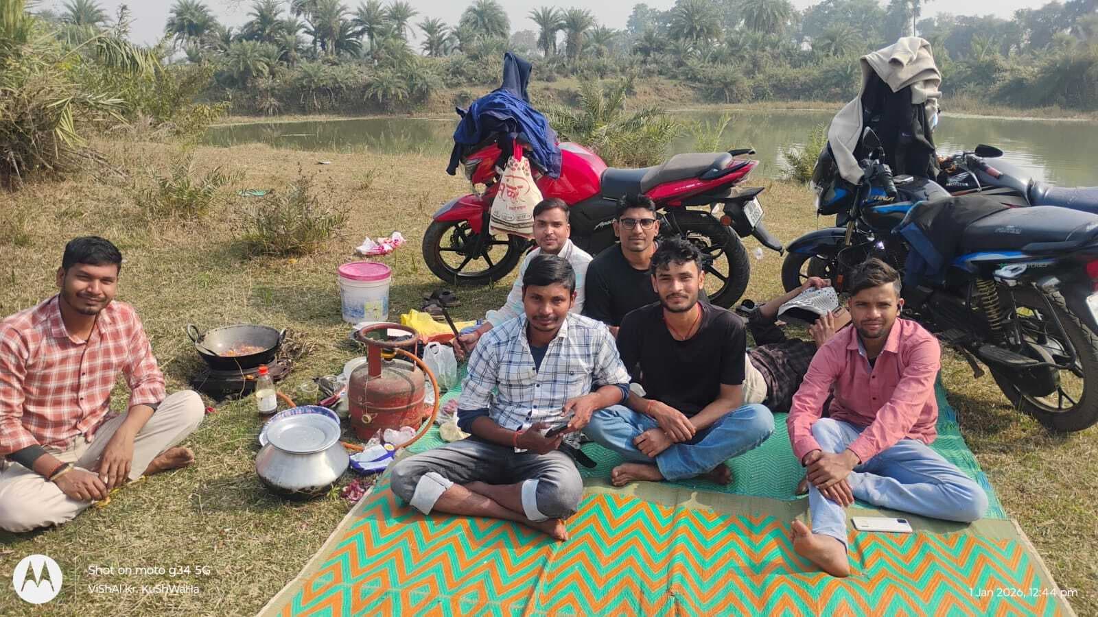 बरहरवा में नववर्ष की धूम, पिकनिक स्पॉट व धार्मिक स्थलों पर उमड़े लोग