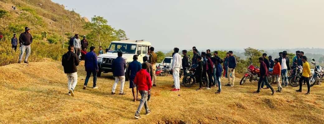 सैलानियों ने नववर्ष पर गुमरो पहाड़ किया परिभ्रमण