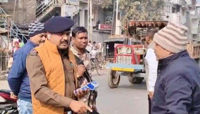 यातायात नियम तोड़ने वालों से वसूला जुर्माना