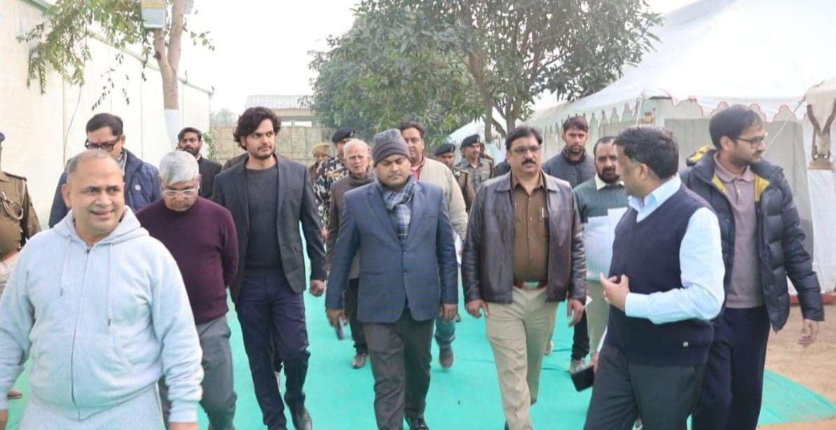 रामकथा आयोजन स्थल का डीएम-एसपी ने किया निरीक्षण