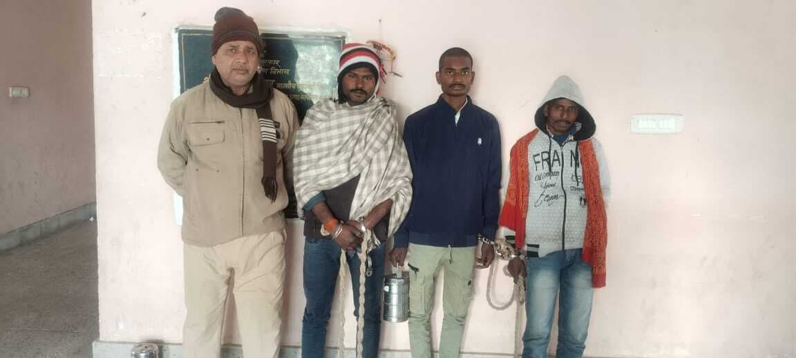 कोड़ासी से तीन शराबी गिरफ्तार