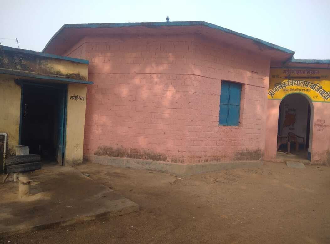 प्राथमिक विद्यालय गाजियाडीह में मध्याह्न भोजन के बर्तनों की चोरी