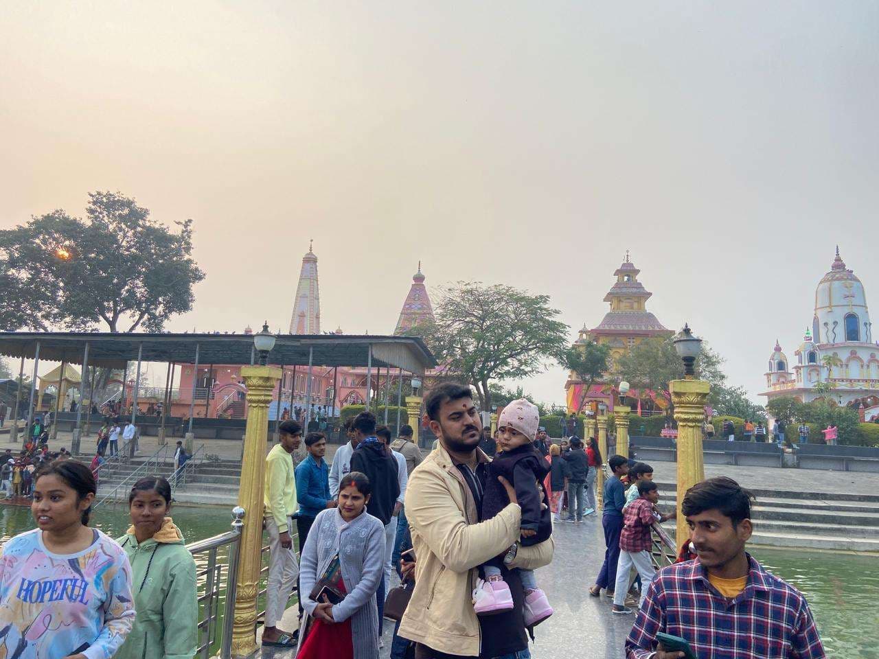 Aurangabad News : नव वर्ष के आगमन पर दर्शन पूजन के साथ रहा जश्न का माहौल